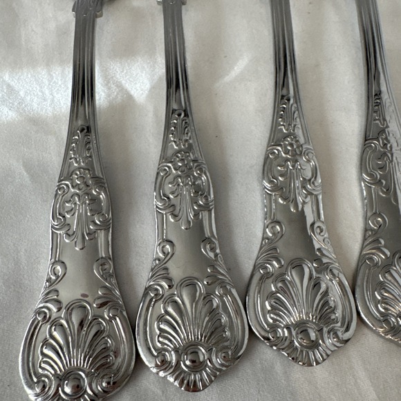 Towle 18/10‎ Stainless Flatware Hotel Kings Shell Lot of 8 Dinner Forks 8 7/16\